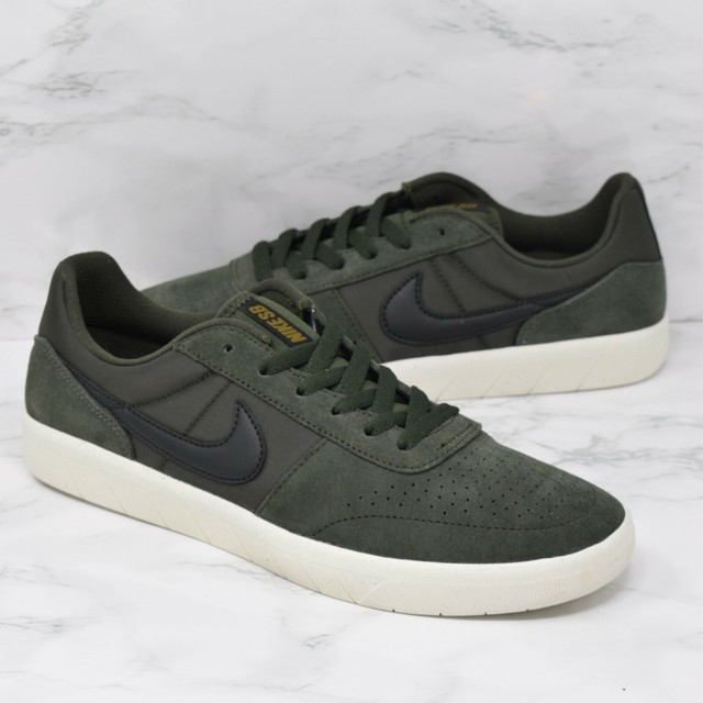 nike sb team classic trainers