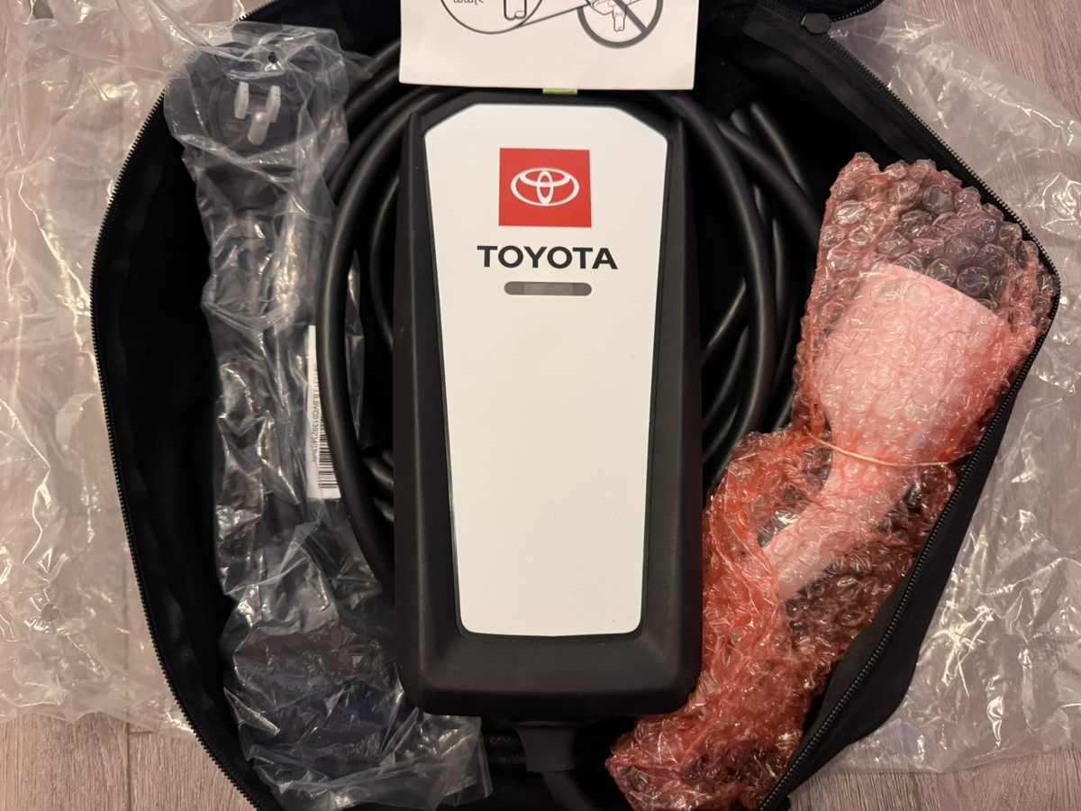 Brand New Toyota Lexus Genuine Charger Cable 120v NEMA 5-15