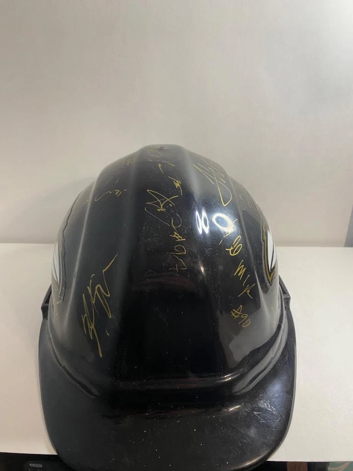 Casco firmado por el equipo Baltimore Ravens 2011 NFL Yanda Tyrod Taylor 15 autógrafos Foto 2 de 4