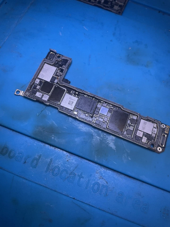 RIPARAZIONE SCHEDA MADRE APPLE IPHONE 6 7 8 X XS 11 12 13 14 15 TUTTI I MODELLI - Immagine 3 di 4