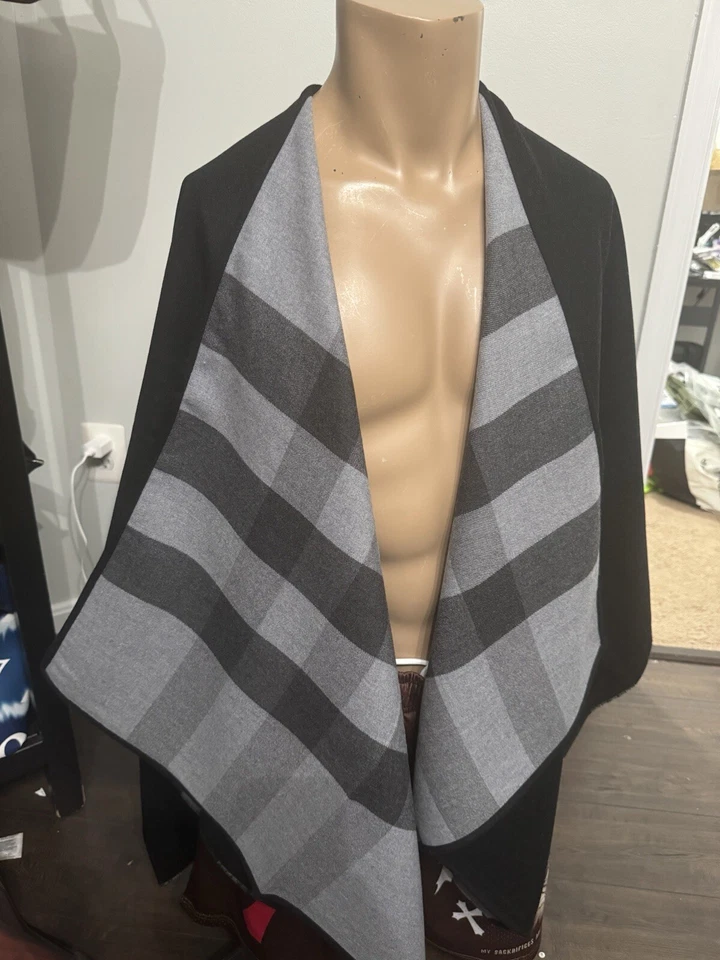 NEW BURBERRY CHARCOAL BLACK GRAY "CHARLOTTE" REVERSIBLE CHECK PONCHO CAPE JACKET - Image 2 of 4