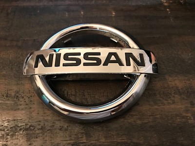 蘭ページ。 Front Grill Emblem OEM 2010 Nissan Sentra 628906Z500 for