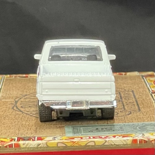 MAISTO TRUCKS SCALA 1:46 FORD SERIE F PICK-UP CON MOTORE AD ATTRITO Bianco - Foto 16 di 21