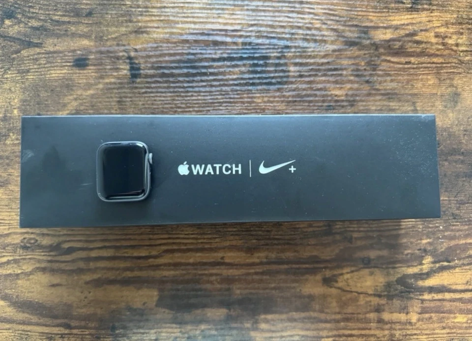 Apple Watch Nike+ Series 4, photo 1 of 5