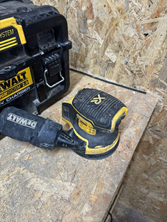 DEWALT XR Orbital Sander Cordless Battery Powered Black/Yellow