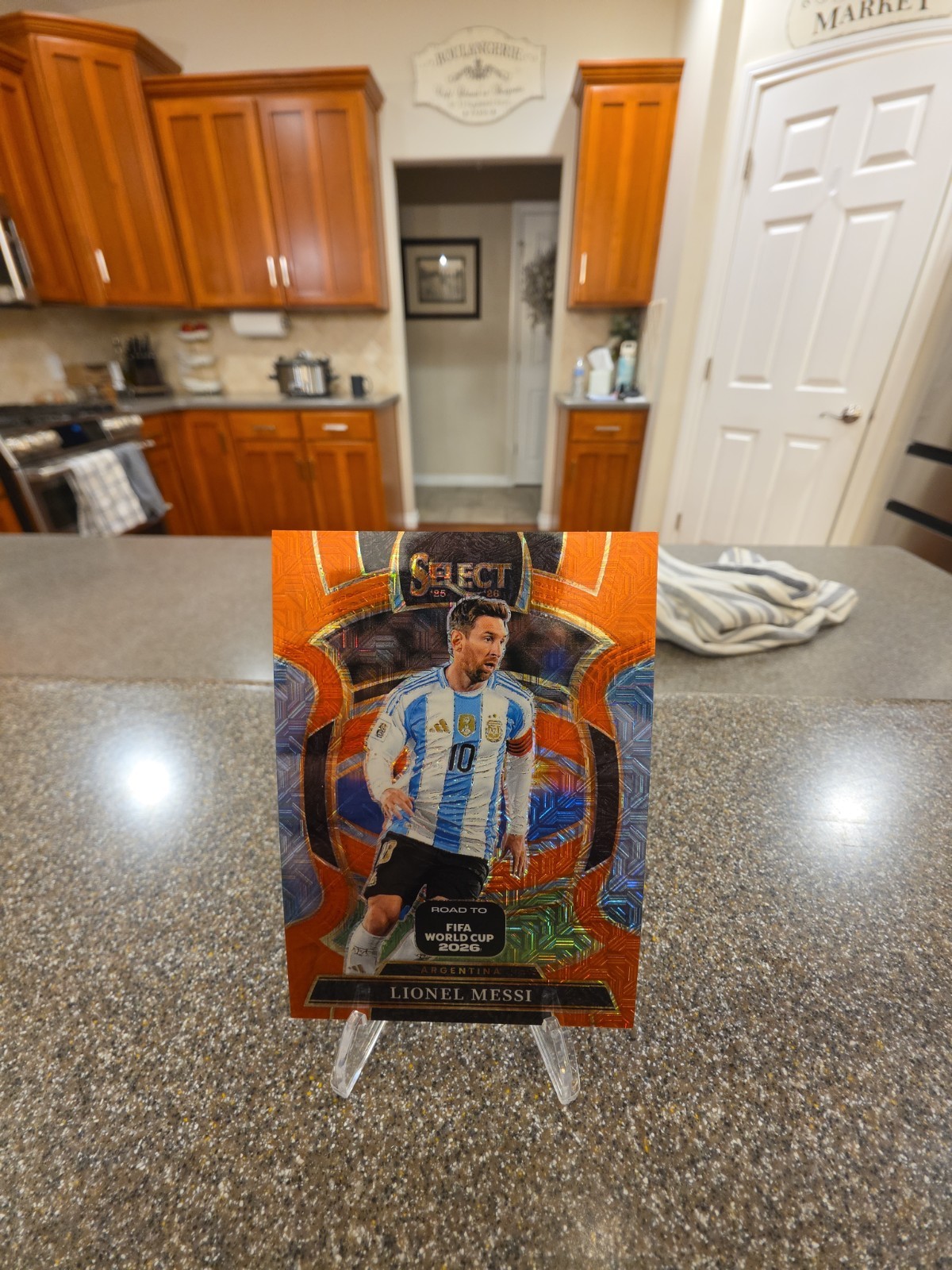 2025-26 Panini  World Cup Lionel Messi Orange Mojo Prizm581/825 #56 view 2