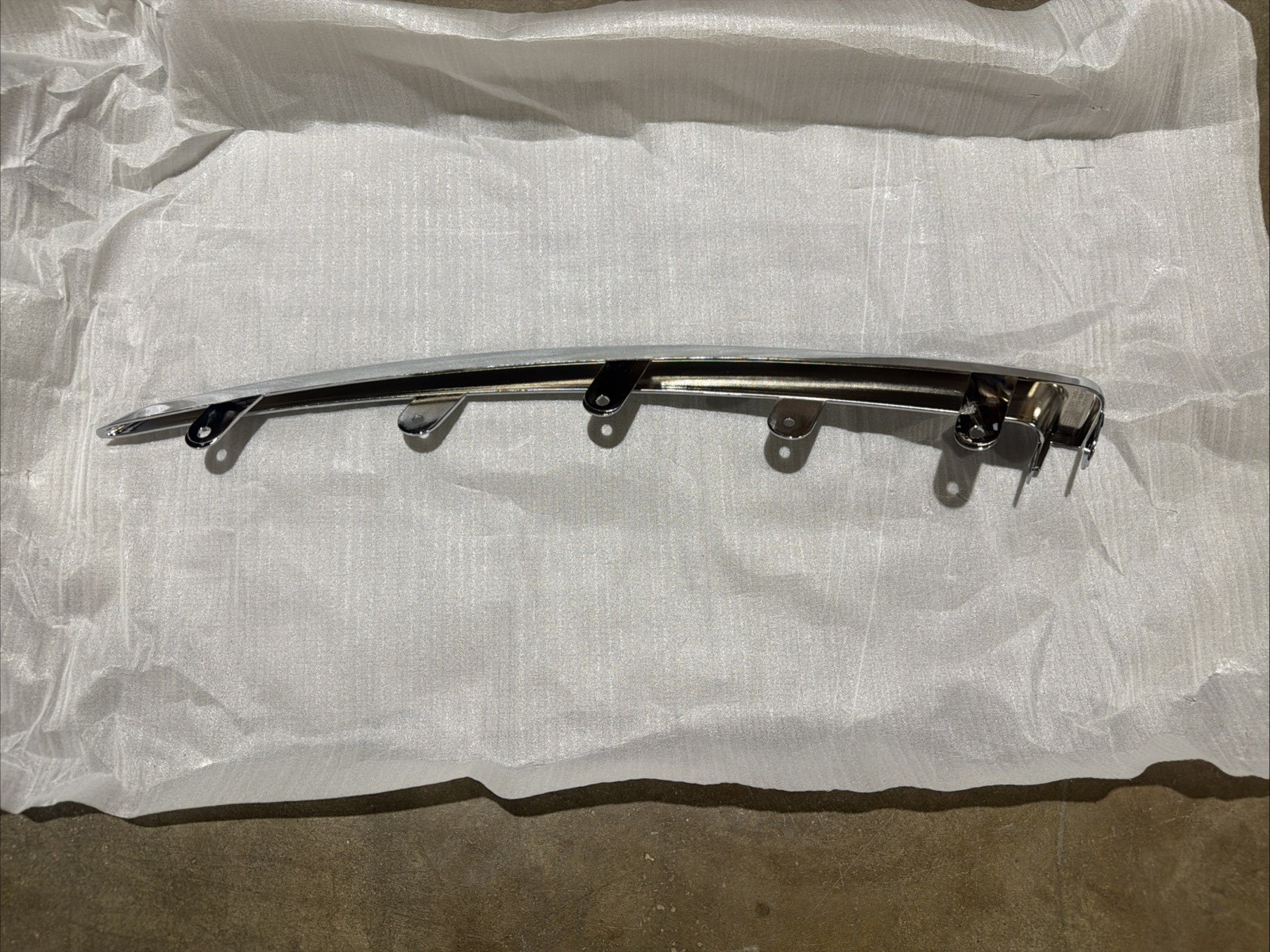 18-23 Rolls Royce Phantom Right Front Bumper Trim Molding Chrome Passenger Side