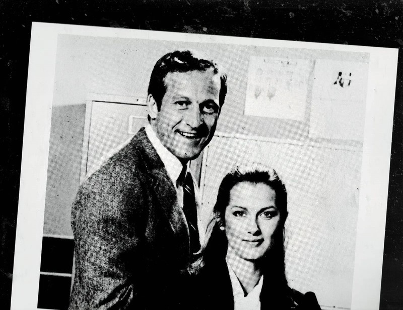 SUPER RARE!! 8X10 1981 ORIG VERONICA HAMEL AND DAINIEL J. TRAVANTI