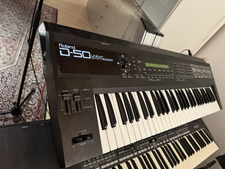 Roland D-50 Keyboard Synthesizer - Bild 2 von 4