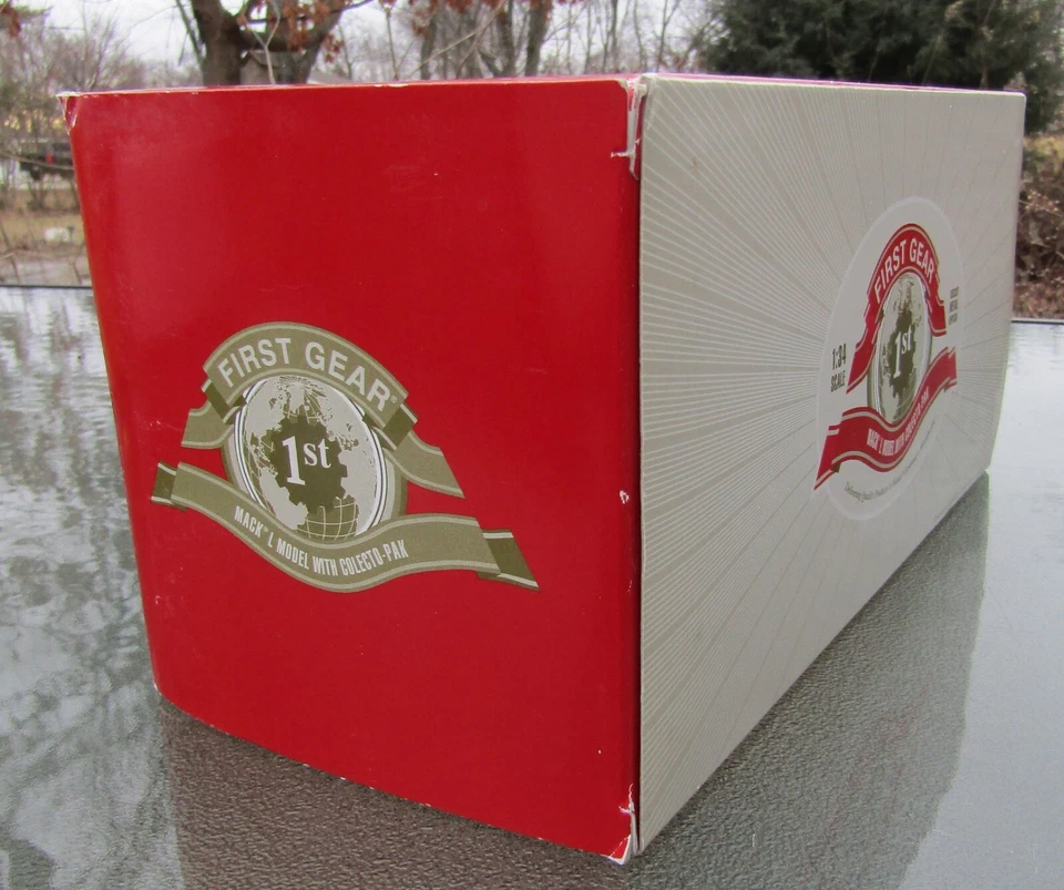 2009 First Gear #10-3841 City of Chicago 1:34 Scale MACK L Model Garbage Truck - Image 4 of 4