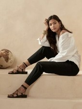 New banana republic petite tapered cargo pant black   Size 6 petite