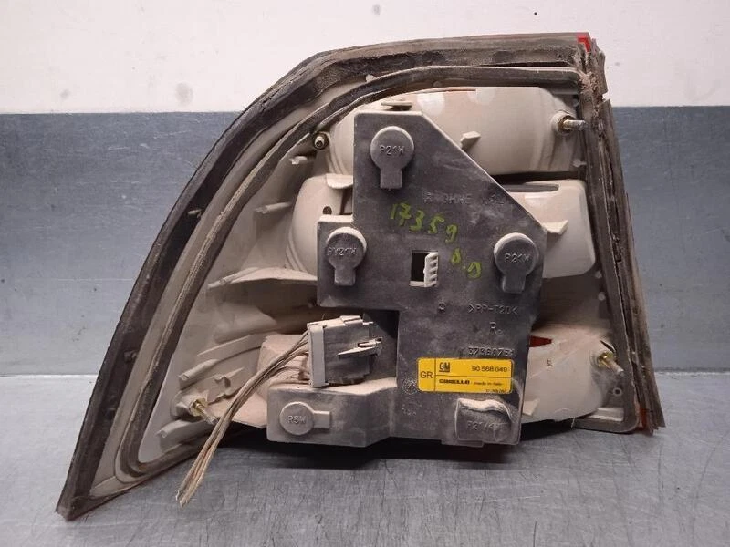 90568049 piloto trasero derecho para OPEL VECTRA B BERLINA 2.0 DTI 1995 4386761 - Imagen 2 de 4