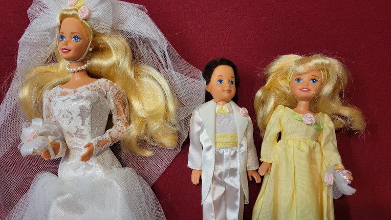 VINTAGE "WEDDING PARTY BARBIE SET" NR