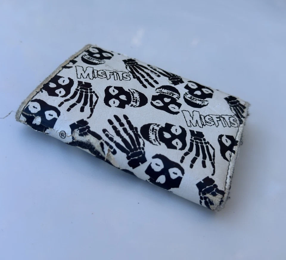 Vintage MISFITS Fiend Skull Wallet Tri-Fold Snap Shut Leather Punk Rock RARE - image 4 of 4
