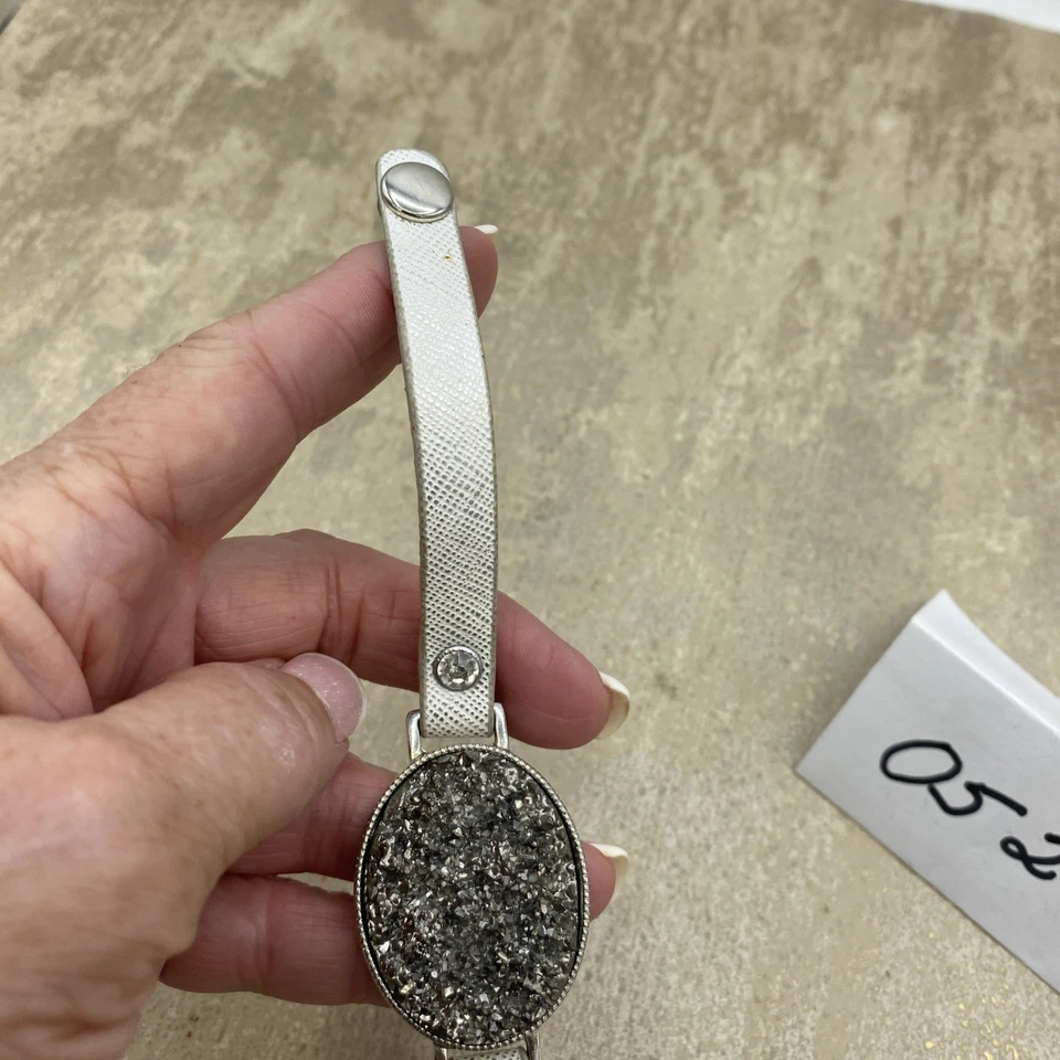 "Pulsera de piedra negra como pirita de 1,5"" con correa de cuero blanco de 8,5"" y cierre a presión" Foto 4 de 4