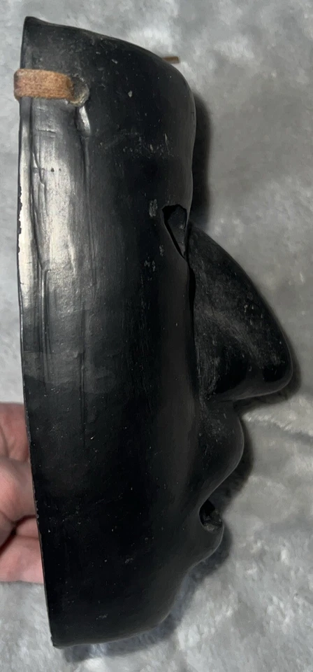 Pieza de Arte Genuino - Máscara con Corbata de Cuero Por Dolta Bosa Sbcoyotepec Oaxaca México Foto 3 de 4