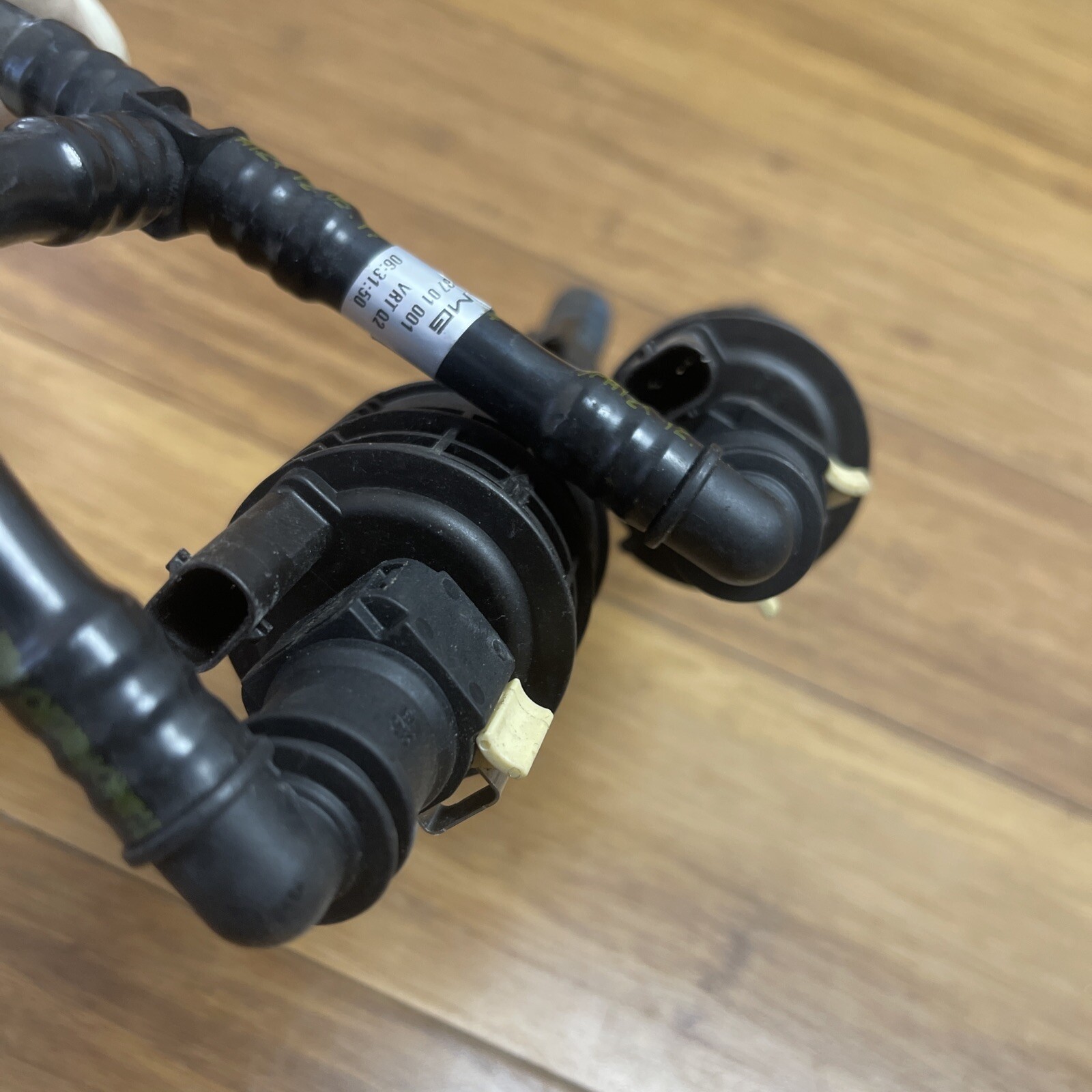 MERCEDES OEM 2016 C63 Amg-vapor Canister Purge Valve 2054708701 