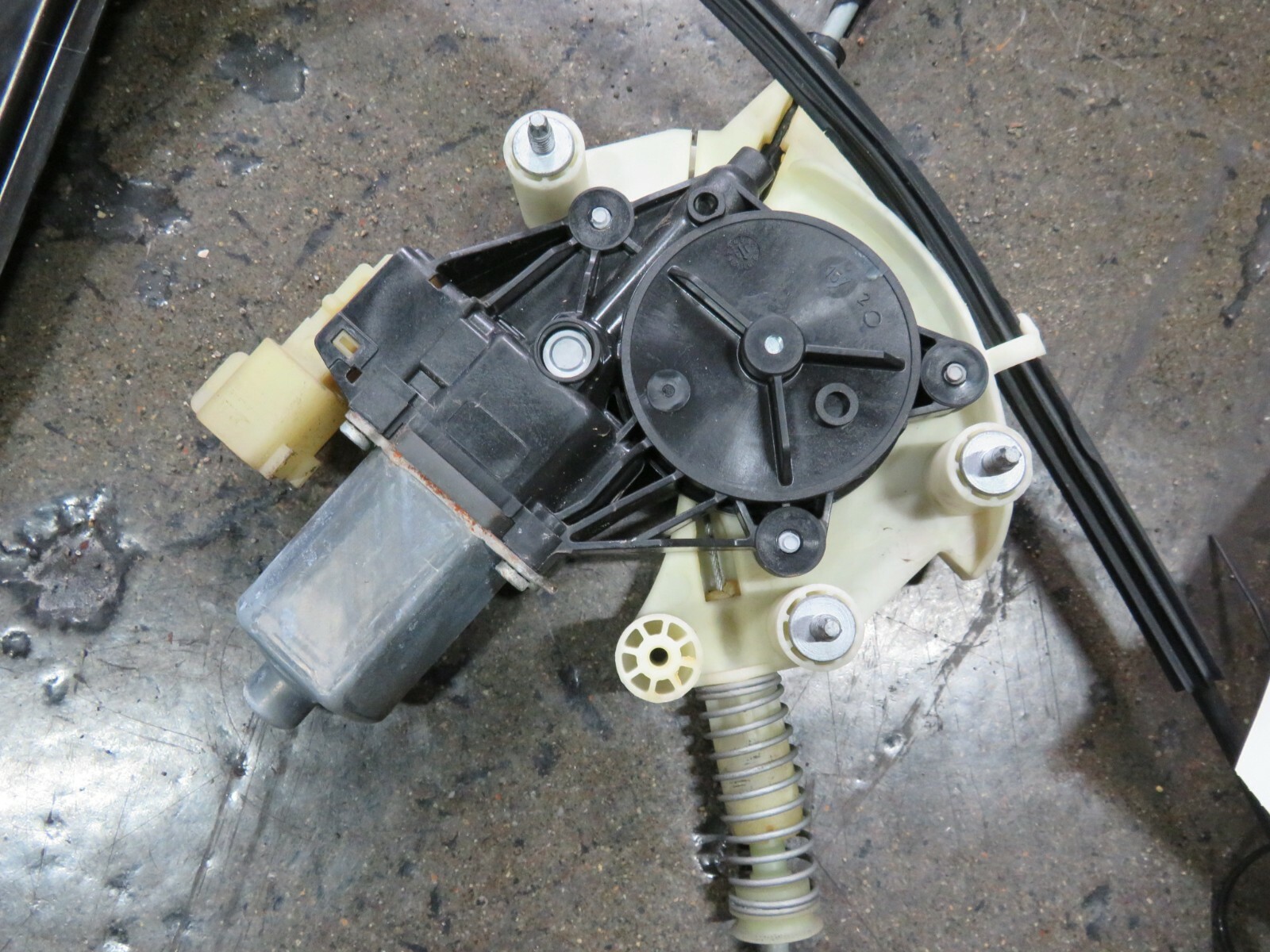 Maserati Ghibli, RH, Right, Front Door Window Regulator, Used, P/N 670009815