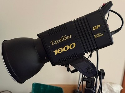 SP Studio Systems Excalibur SP-1600 strobe light, excellent condition