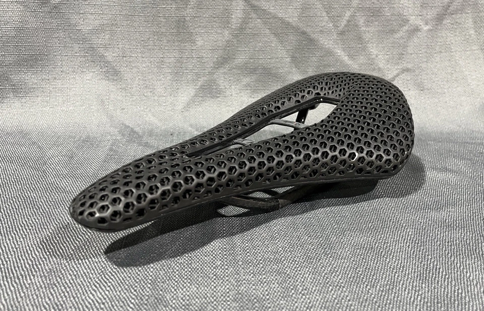 Седло ODI MTB 147 мм 7 x 9 мм рельсы из углеродного волокна и корпус 3D-печать 187 г черное - Изображение 3 из 4