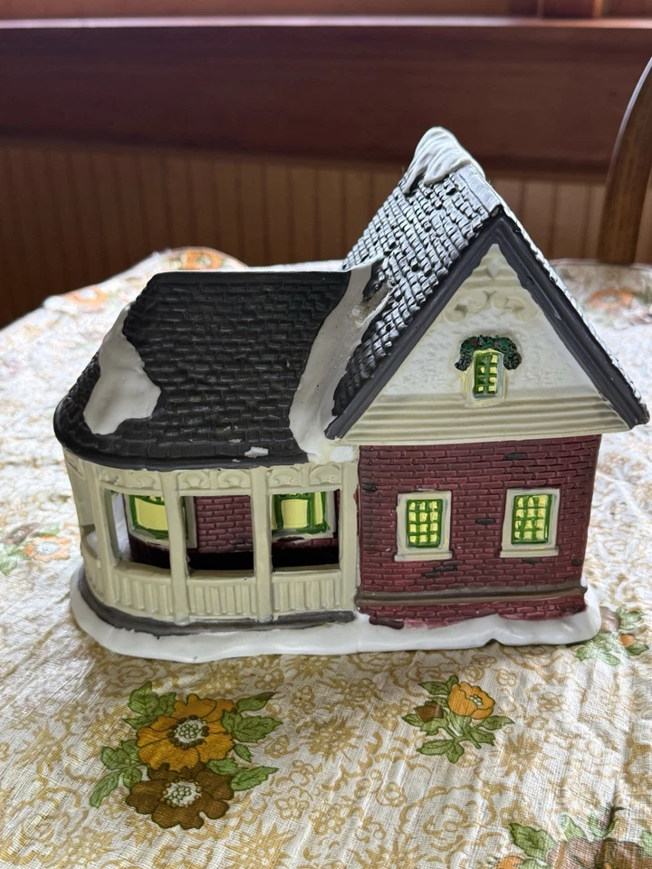 Santa's Workbench Towne Series Front Porch Quilt Shop Not Lighted - Image 4 of 4