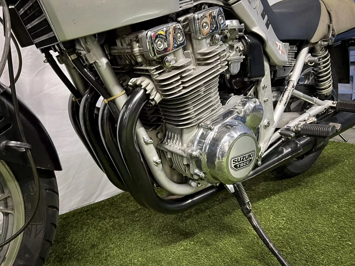 1980 Suzuki Katana - 1,100cc engine - detail left front