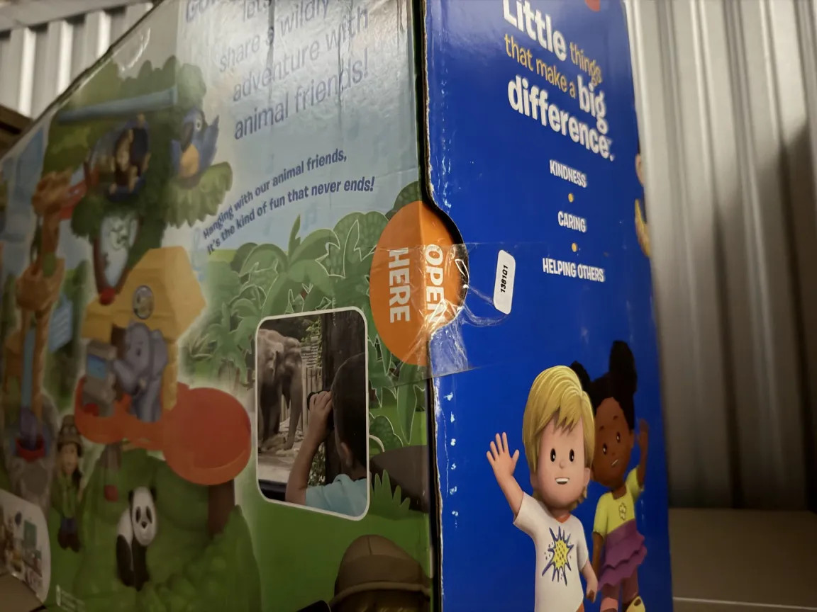 Fisher-Price Little People Share and Care Safari Playset - READ