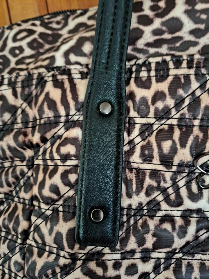 Bolso de Mano para Mujer Jessica Simpson Acolchado Doris Cremallera Estampado de Leopardo Grande Usado en Excelente Condición Foto 4 de 4