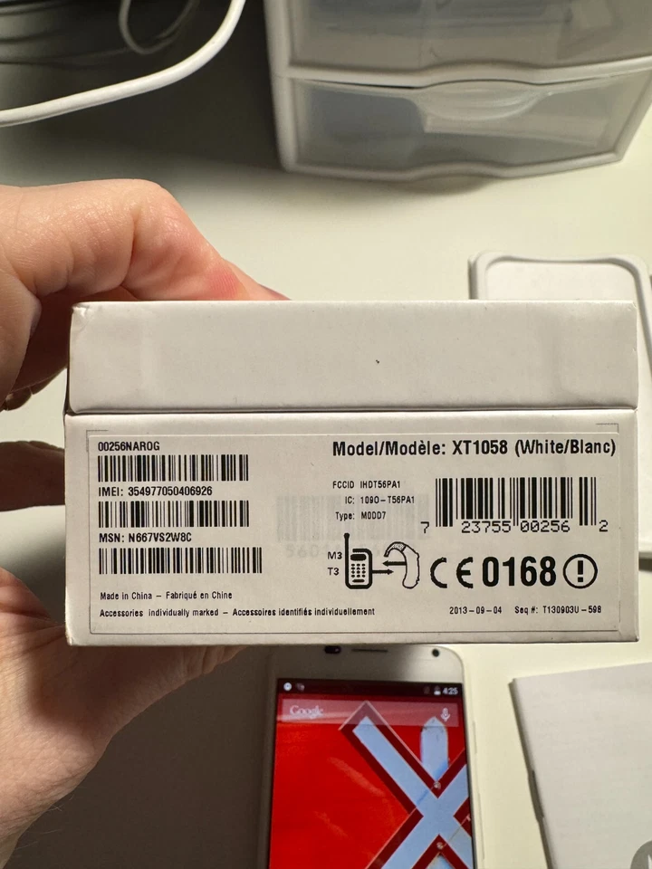 Motorola XT1058 Moto X  Smartphone (White) Includes Box and Manual - Image 2 of 4