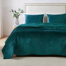 Barefoot Bungalow Riviera Velvet Quilt and Pillow Sham Set, 3-Piece Full/Queen,