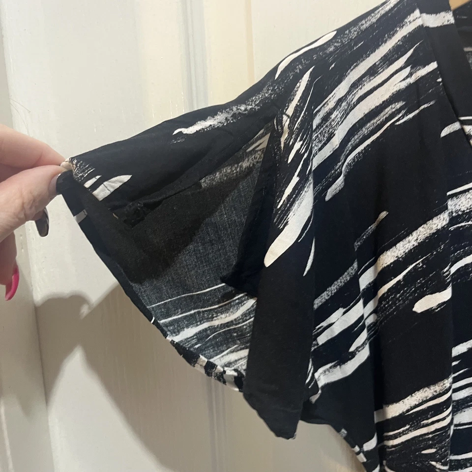 Bravissimo Size 10 Curvy Black and white Dress , short sleeve with tie at back - Image 4 of 4