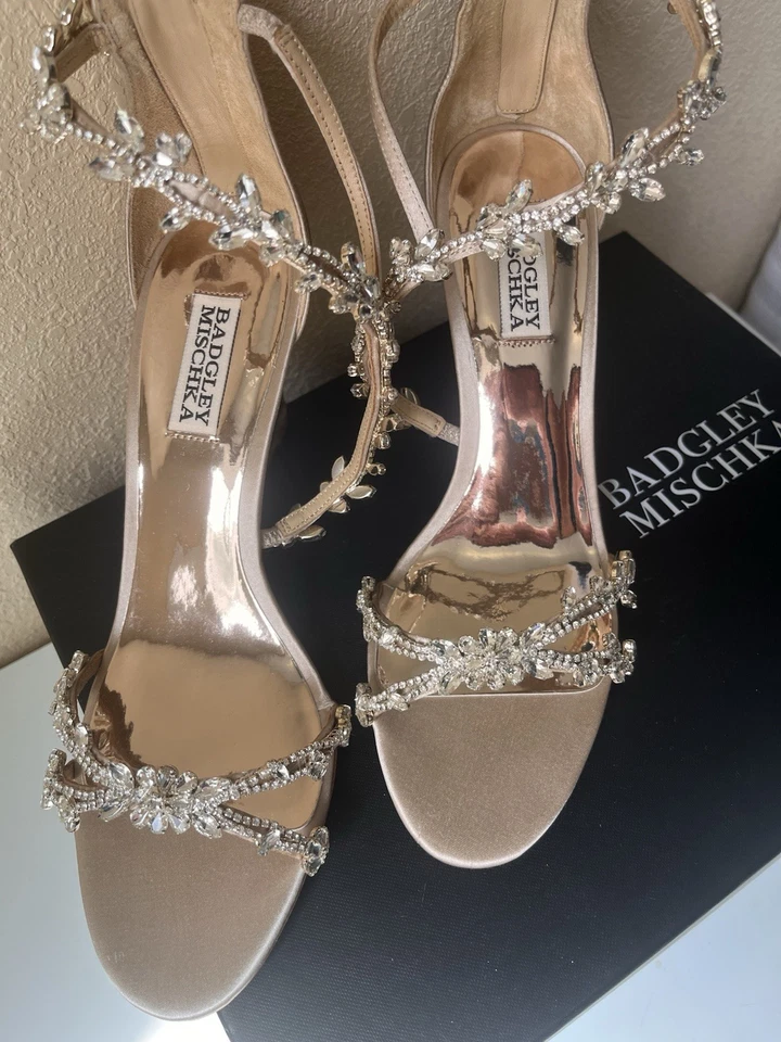 NUEVO EN CAJA Cuñas Badgley Mischka Cristal Adornado Boda Talla 8 Foto 4 de 4