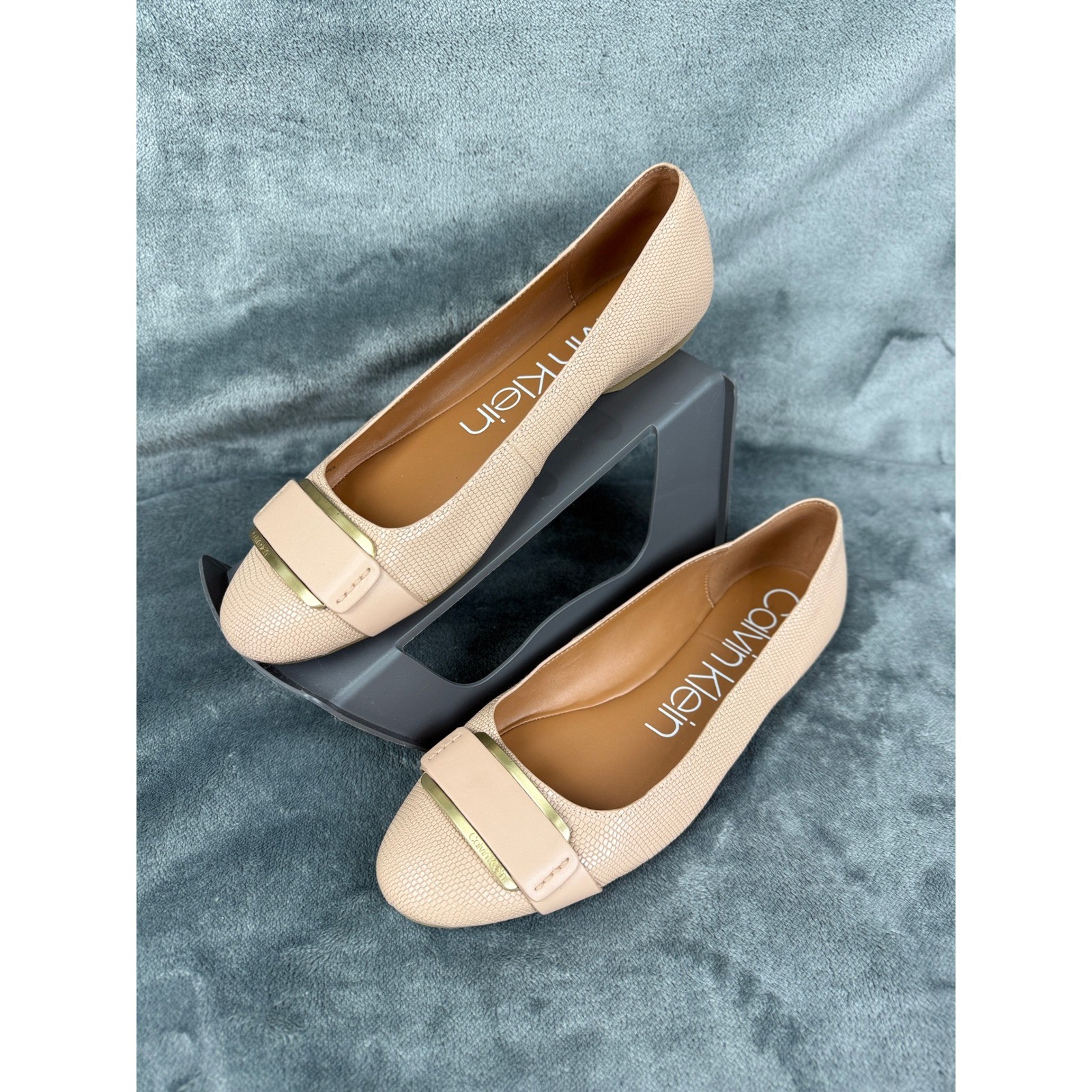 Calvin Klein Womens Ballet Flats Beige Gold Bar Detail Slip On Comfort thumbnail 10