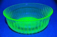 RARE ... Stunning 1930s Hazel Atlas, Uranium Glass 🔥Green Ribbon🔥 8" Bowl