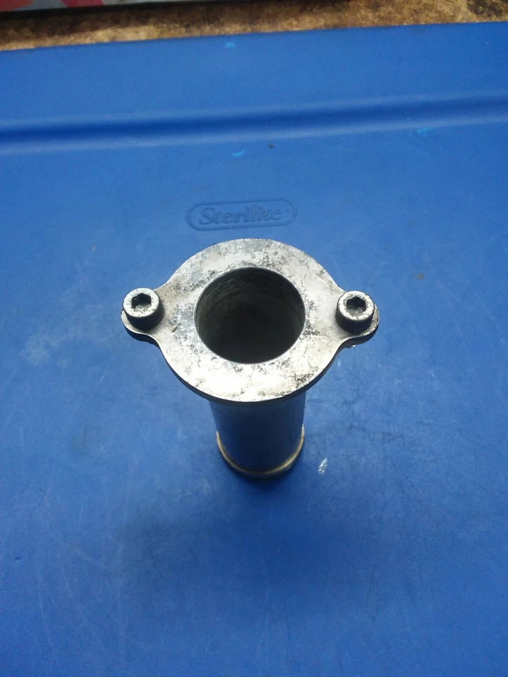 1999-2003 99 00 01 02 03 Victory V92sc bujía delantera pozo tubo orificio OEM Foto 3 de 4