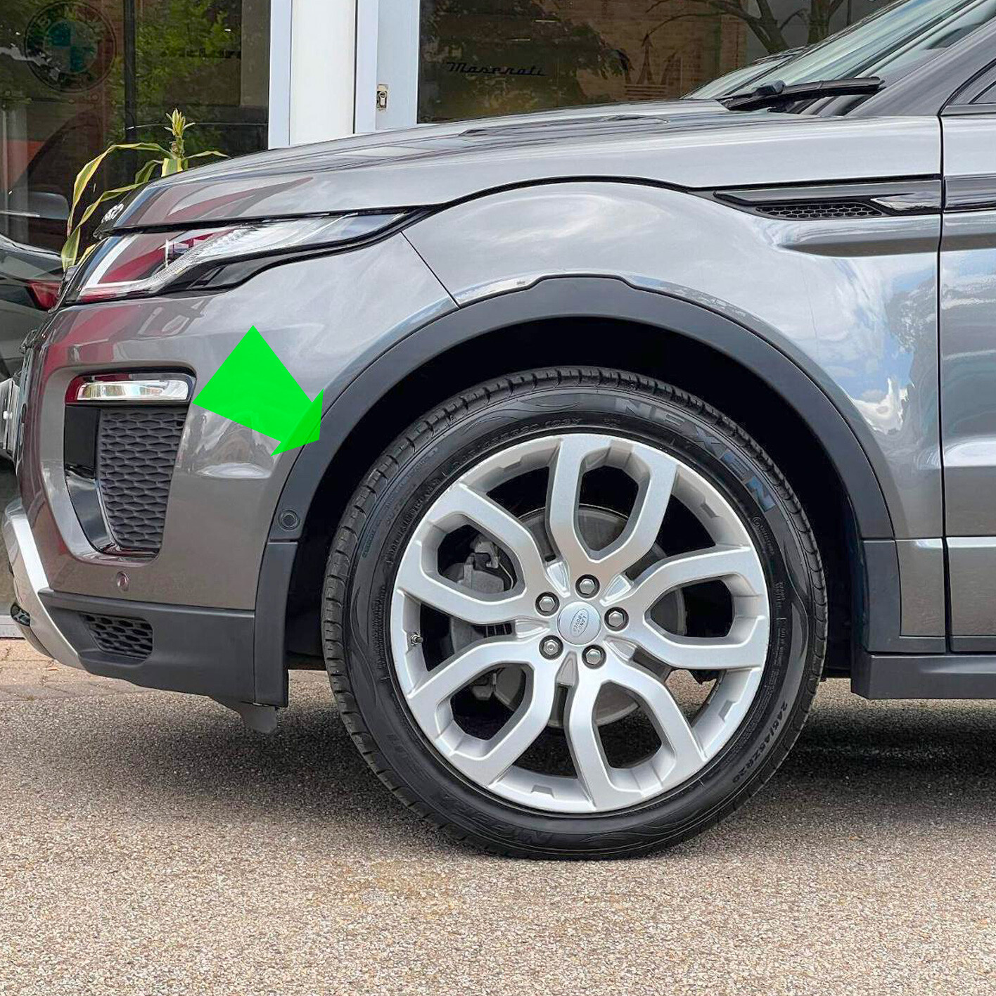 Front wheel arch plastic trim for Range Rover Evoque with PDC LH