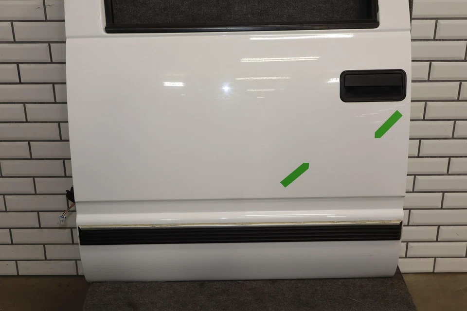 92-99 Chevy Suburban GMT400 Left Rear Door (Summit White 50U) Foto 3 de 4