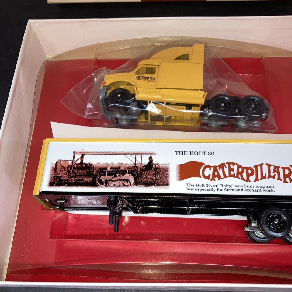 Remolque semirremolque Winross Caterpillar CAT Historical Series #3 con caja en forma de nueva Foto 2 de 4