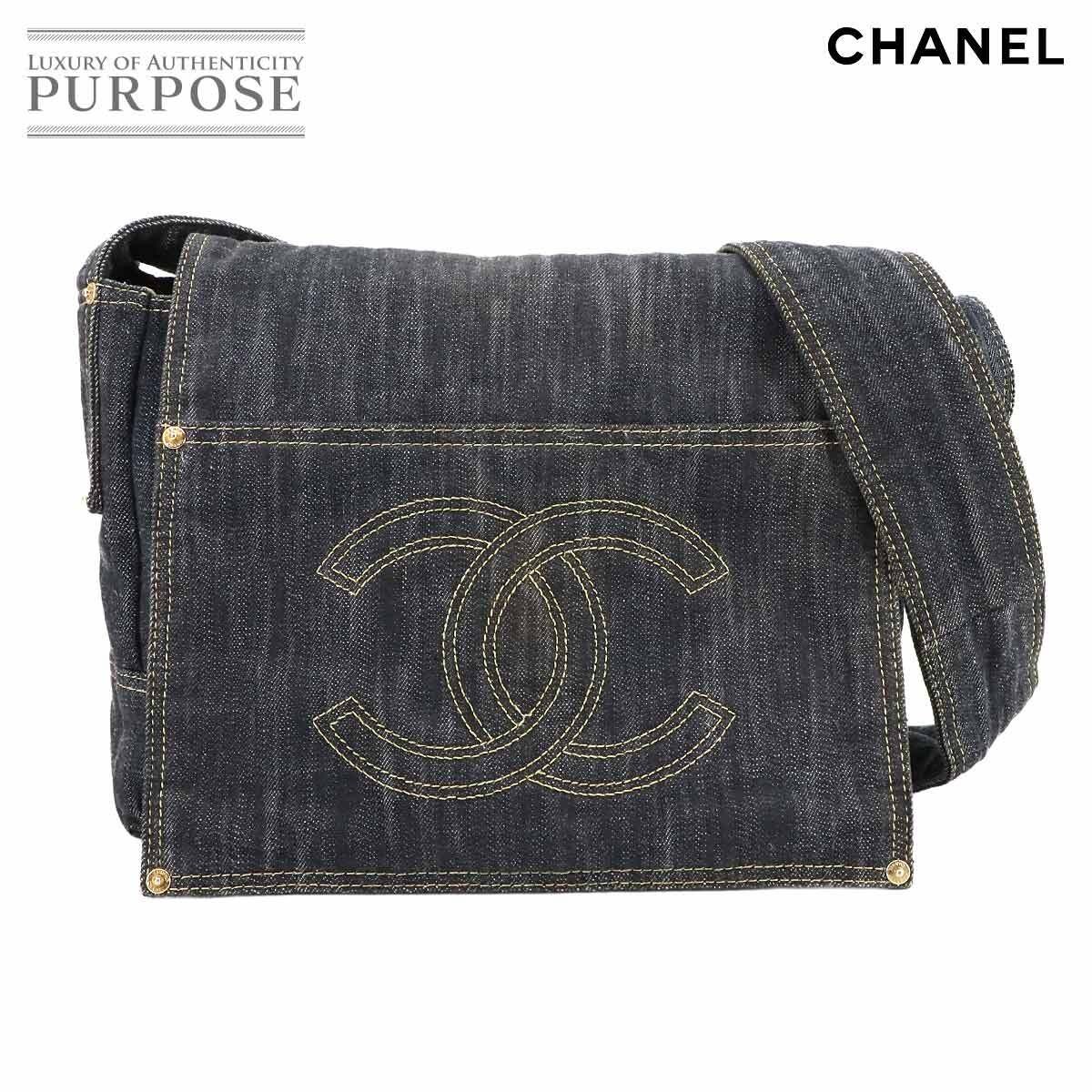CHANEL Navy Denim Shoulder Bag with Gold Hardware 90265975