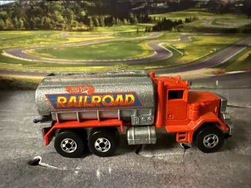 Vintage 1979 Hot Wheels Peterbilt Tank Truck Railroad Red Blackwall