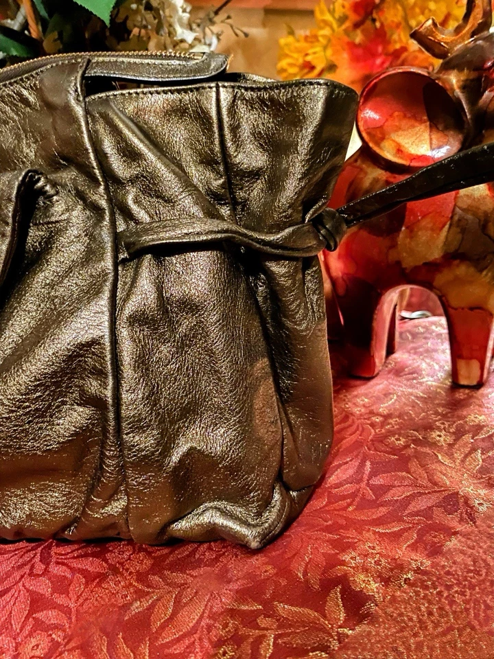 BOLSA TOTE GUCCI prata ouro patente histeria ouro medalhão alça dupla - Imagem 4 de 4