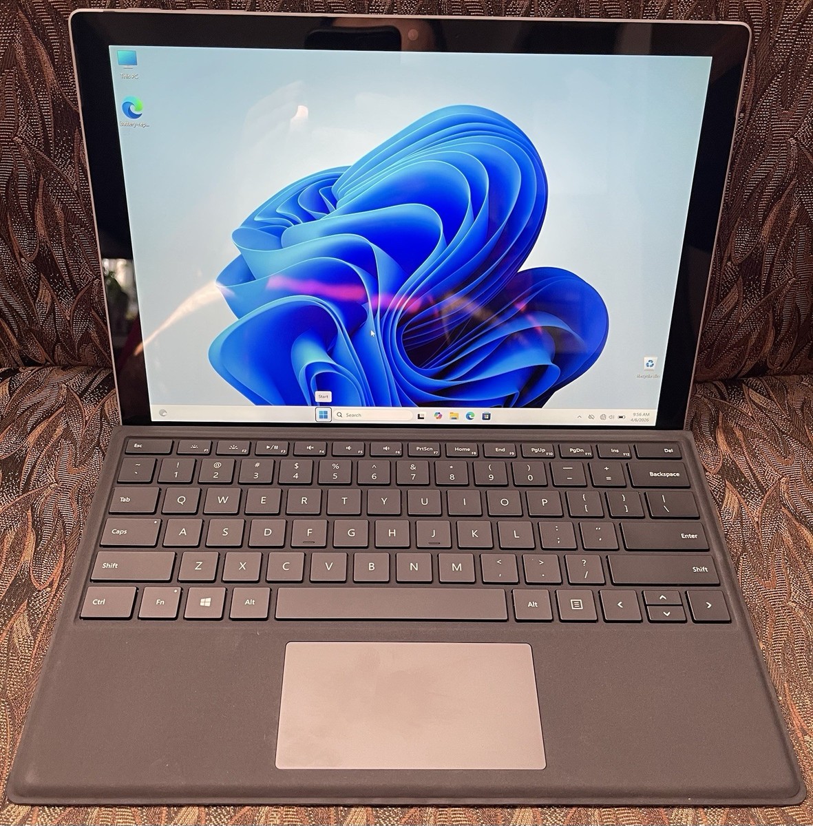 Microsoft Surface Pro 5 1796 Intel i7 ,16GB Ram , 1TB SSD