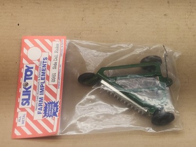 Slik Toy #8981 Side Delivery Rake Green in original packaging 5'' Aluminum
