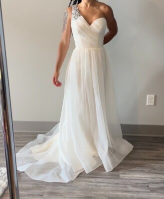 vera wang wedding dress with sleeves