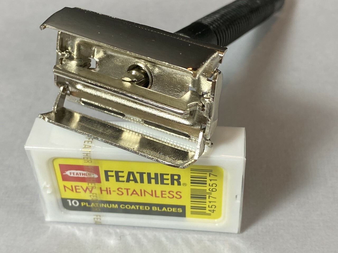 Classic Butterfly twist to open Safety Razor + Feather Shaving Blades 10X