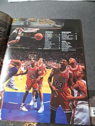 Beckett Basketball Card Monthly July 1993 Issue #36 Alonzo Mourning - Picture 2 of 3