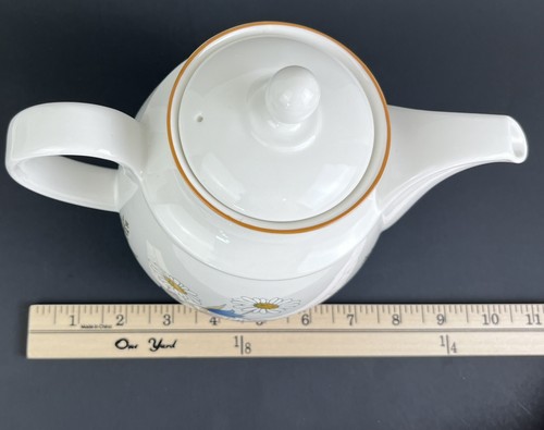 Tetera de porcelana vintage Royal Kent Staffordshire Inglaterra Daisies Bluebells 32 oz - Imagen 16 de 18