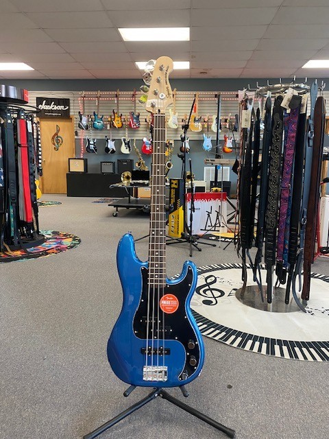 Squier Affinity Series Precision Bass PJ Guitar - Lake Placid Blue (0378551502)