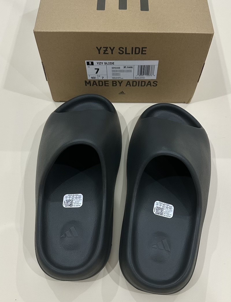 NEW IN BOX adidas Yeezy Slides Dark Onyx ID5103 Men's Size 7 | eBay