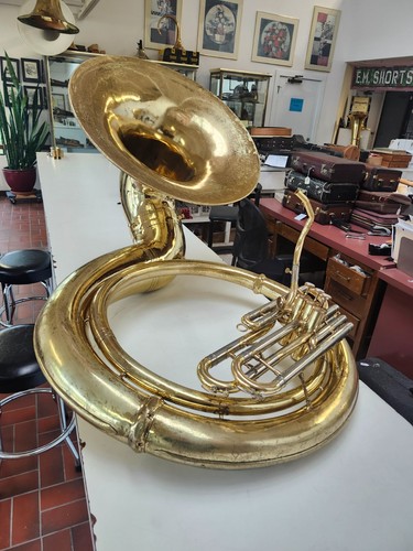 Very Good Used Yamaha YSH-411 Brass Sousaphone with Case and Mouthpiece